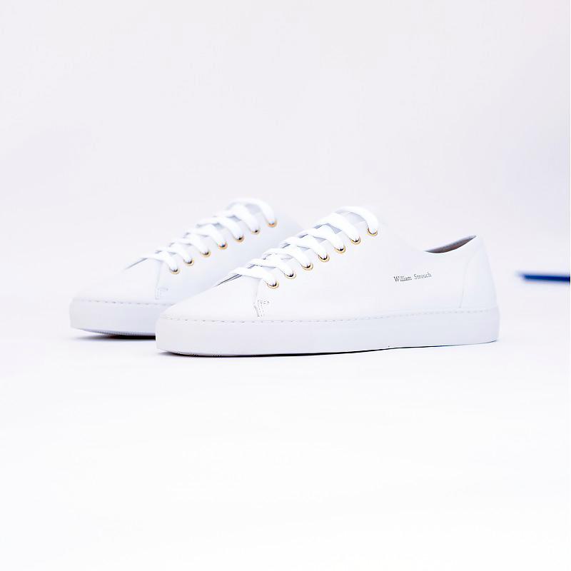 WHITE LEATHER SNEAKERS + LACES